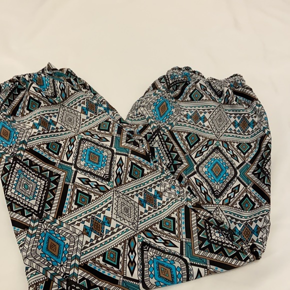 Mudd wide leg geometric joggers.  Very light, great piece for spring and summer. - Picture 3 of 4